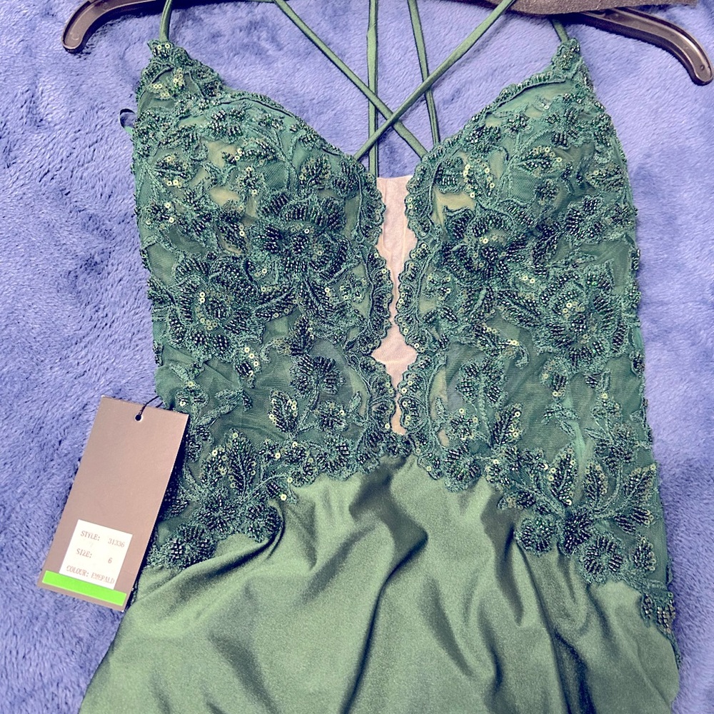 Additional photos of the the prom dress.